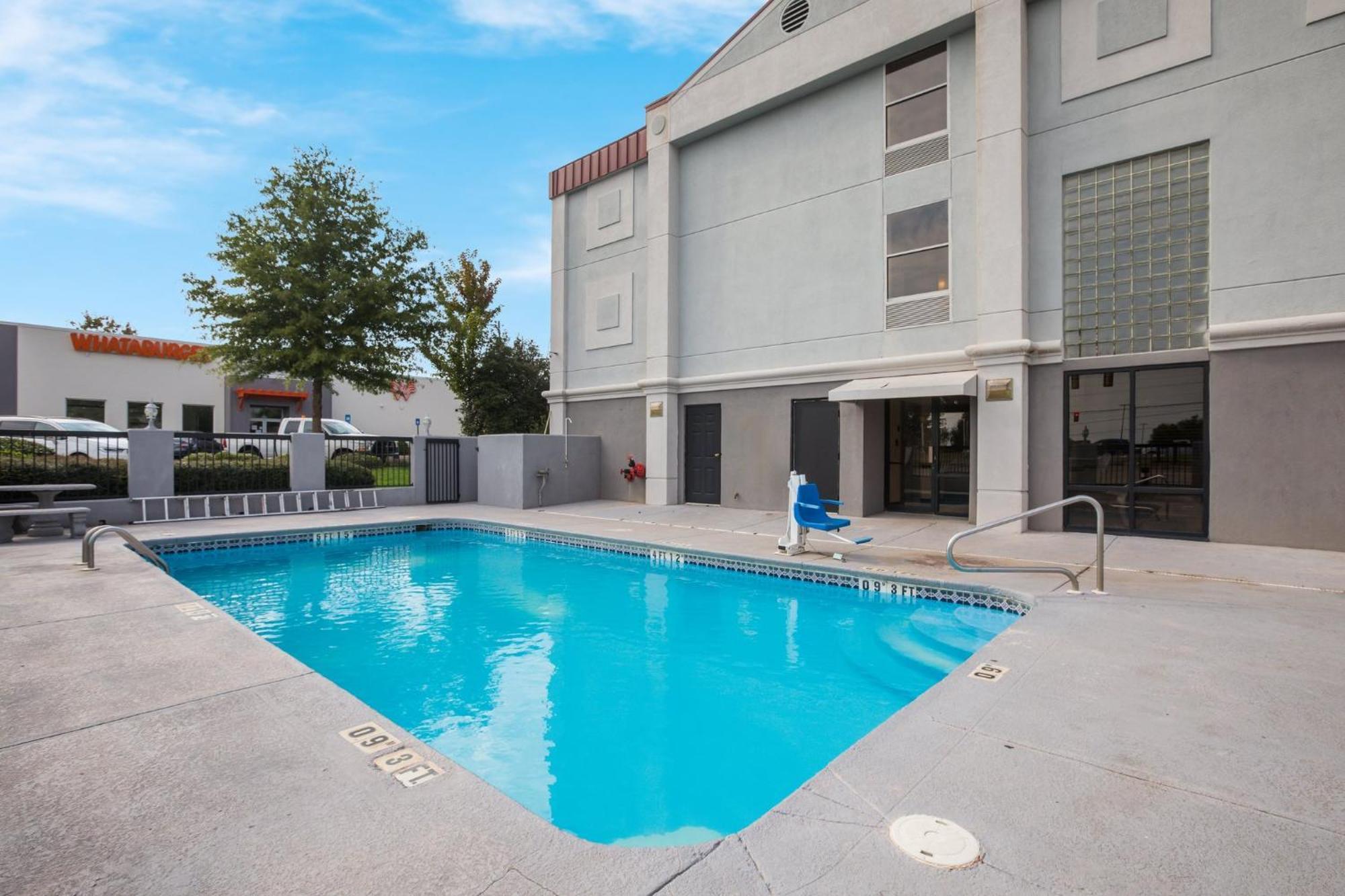 Red Roof Inn & Suites Newnan Kültér fotó